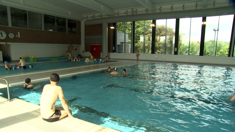 Soignies : un parcours aquatique à la piscine communale