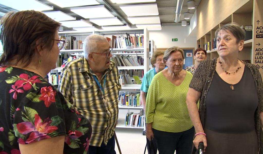 La Louvière: des résidents de la maison de repos "Les Aubépines" en visite au Gazomètre