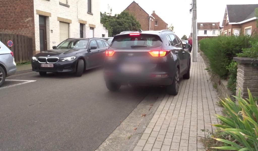 Braine-le-Comte : une rue trop étroite pour accéder au stade du Poseur