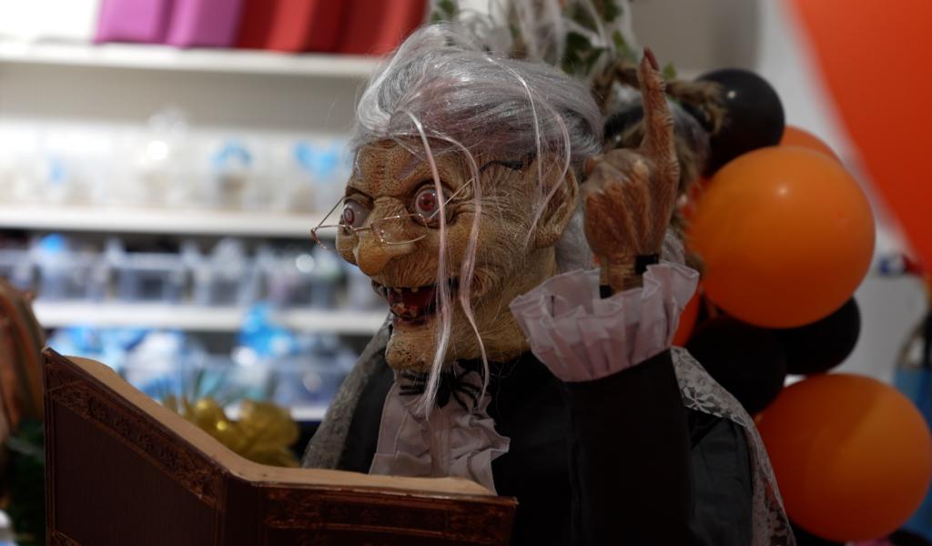 Halloween : les magasins face à internet