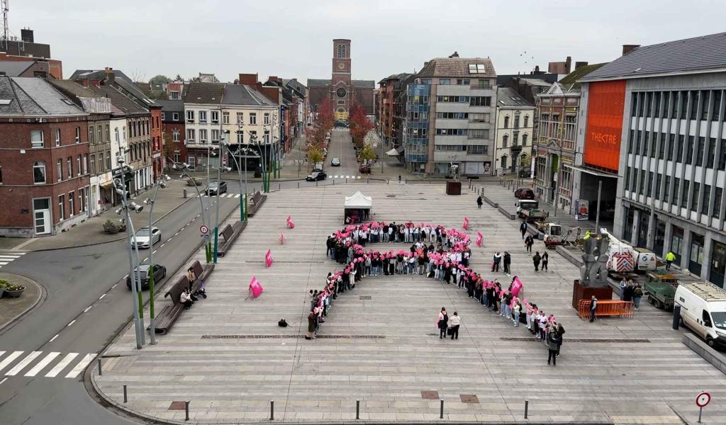 La Louvière : les élèves luttent contre le cancer du sein