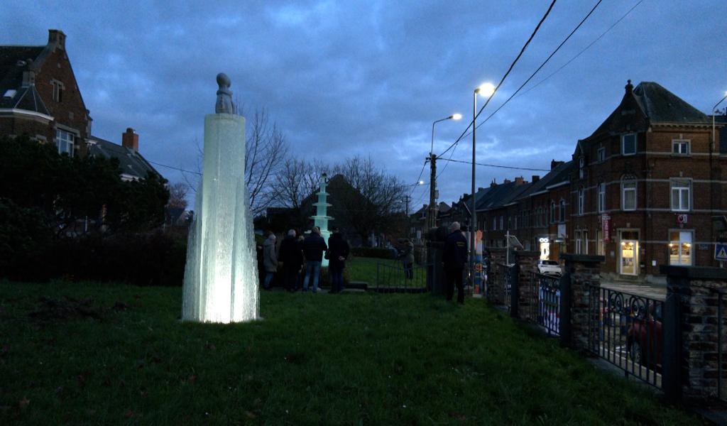 Écaussinnes: deux sculptures de verre en hommage à Julos Beaucarne et Fredy Taminiaux