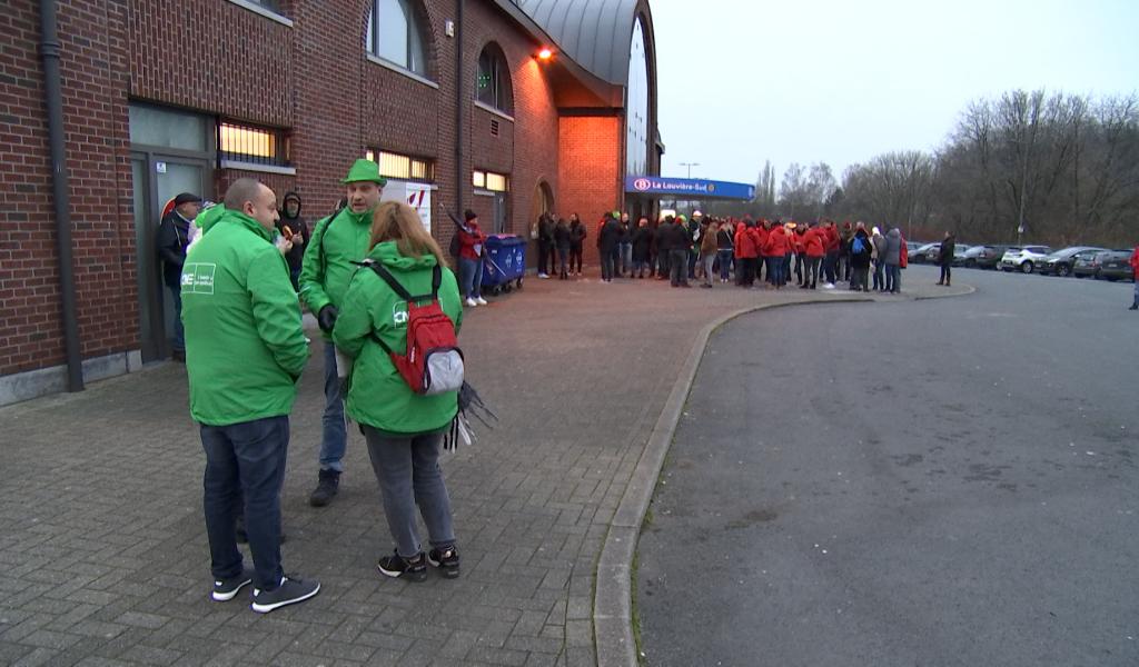 La Louvière : plus de 500 manifestants en route vers Bruxelles