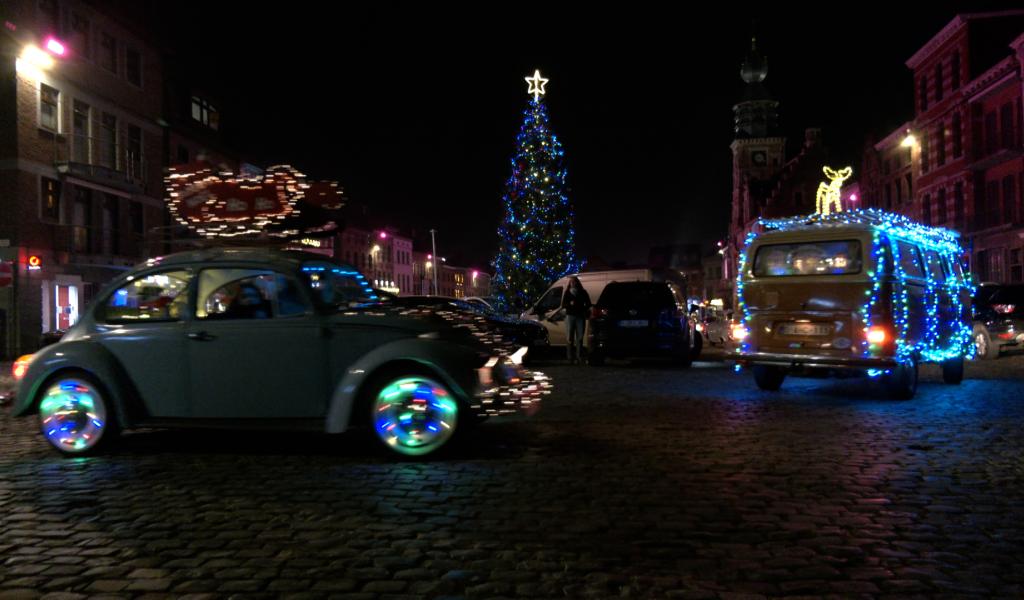 Bray: première parade lumineuse de voitures anciennes