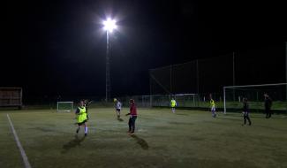 Foot féminin : Naast dans le carré de tête