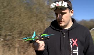 Portrait : Max, champion de courses de drones 