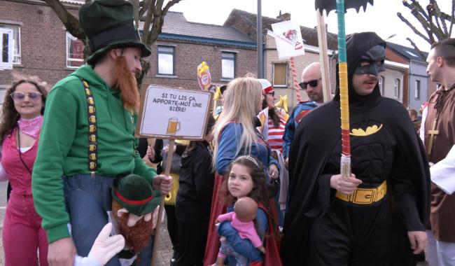 Péronnes-lez-Binche : sortie costumée ensoleillée