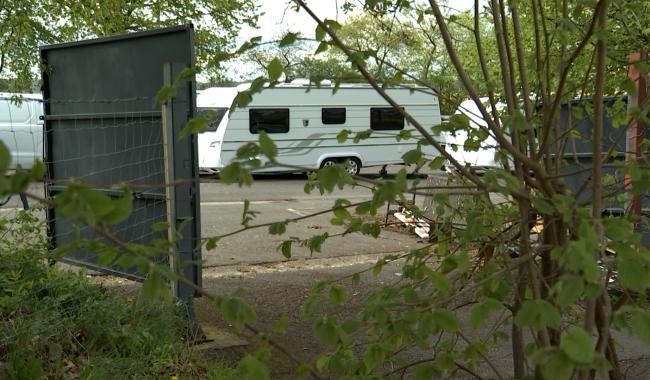 Ronquières: les gens du voyage occupent illégalement un parking du plan incliné