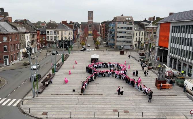 La Louvière : les élèves luttent contre le cancer du sein